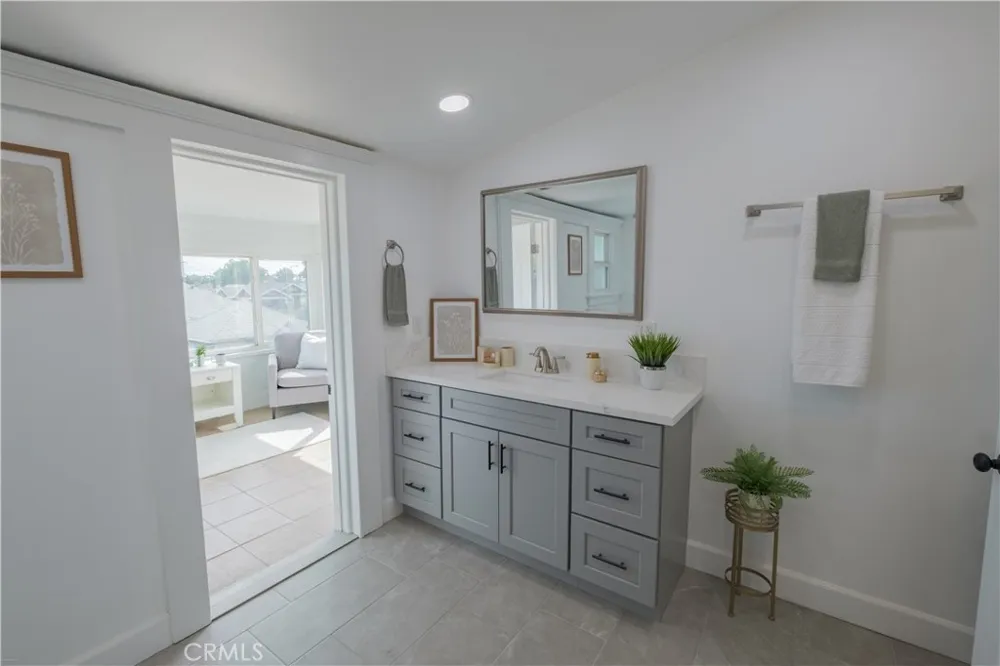 1758 W 41st Los Angeles, CA 90062