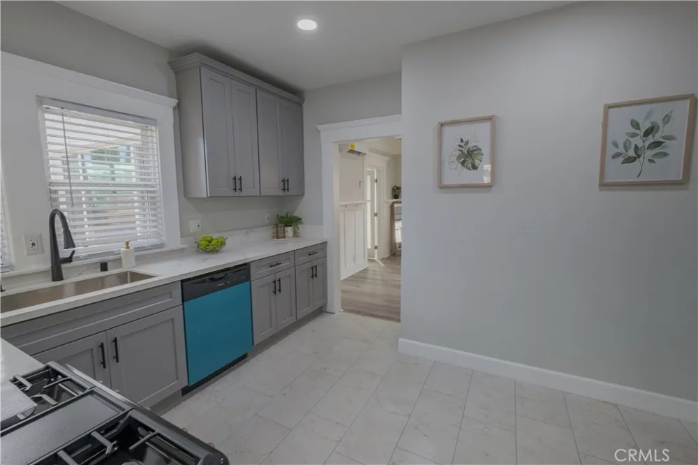 1758 W 41st Los Angeles, CA 90062
