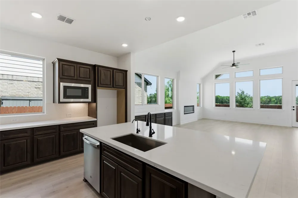 4758 Regents Place Round Rock, TX 78665