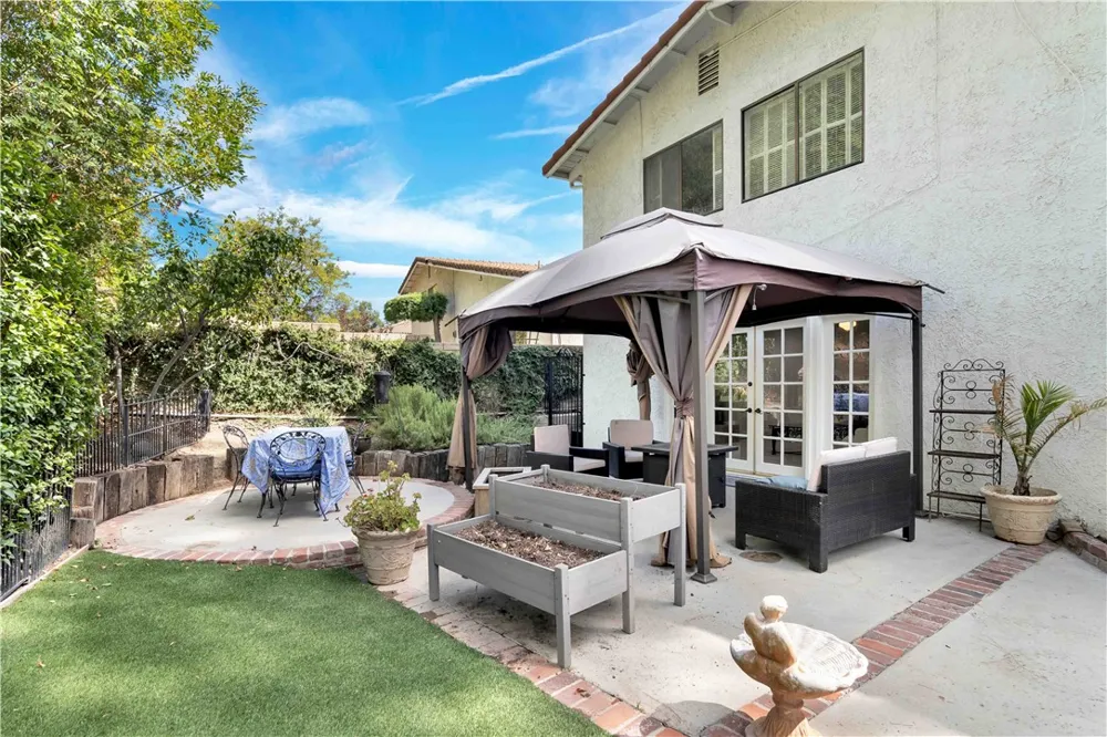 23837 Ladrillo Street Woodland Hills, CA 91367
