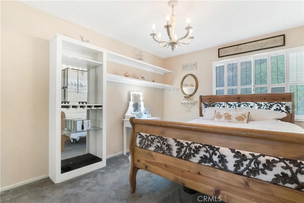 23837 Ladrillo Street Woodland Hills, CA 91367