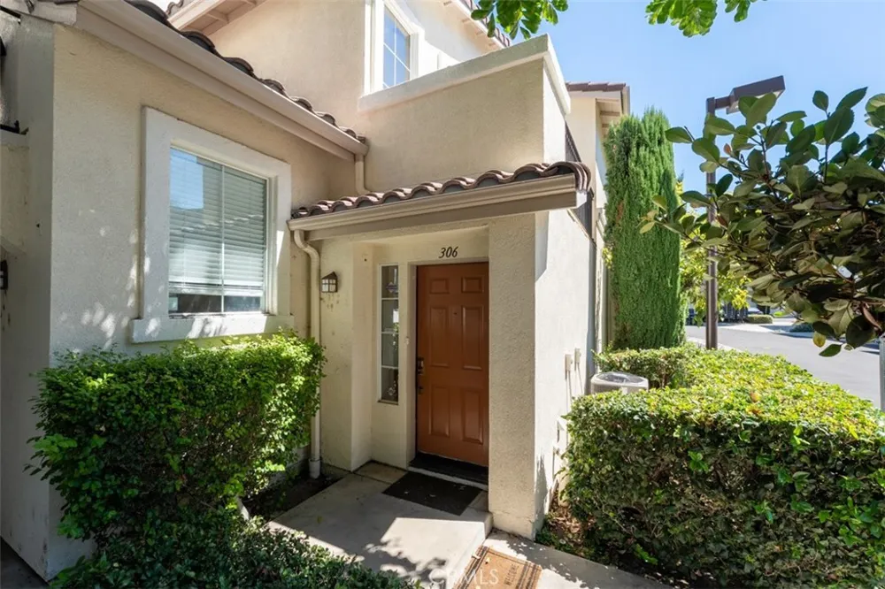 306 Birch Grove Irvine, CA 92618