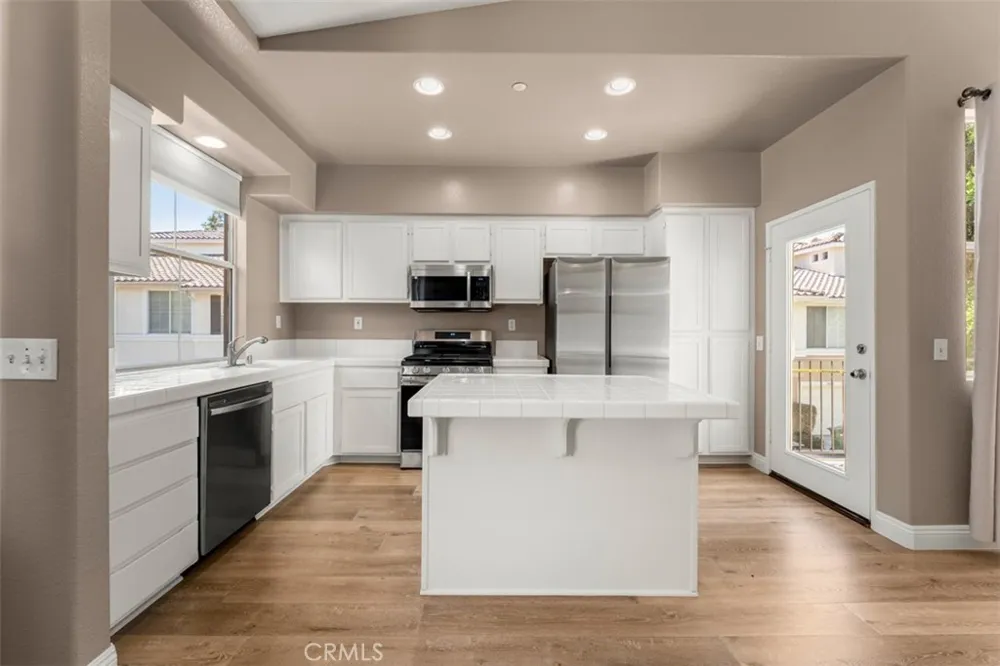 306 Birch Grove Irvine, CA 92618