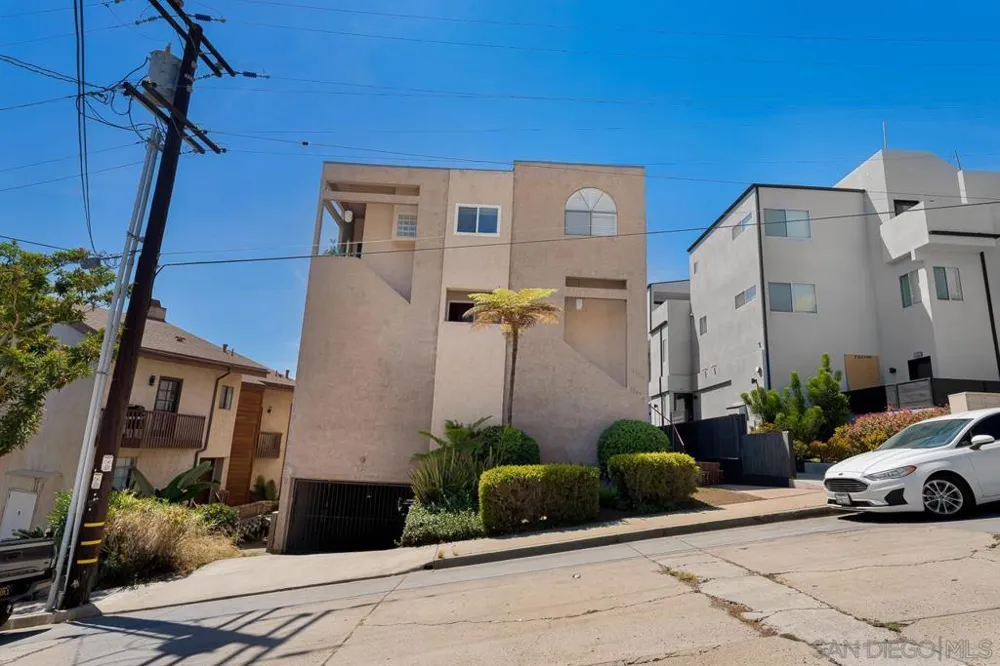 1124 Fresno Street #2 San Diego, CA 92110