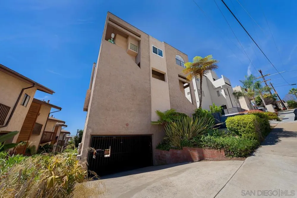 1124 Fresno Street #2 San Diego, CA 92110