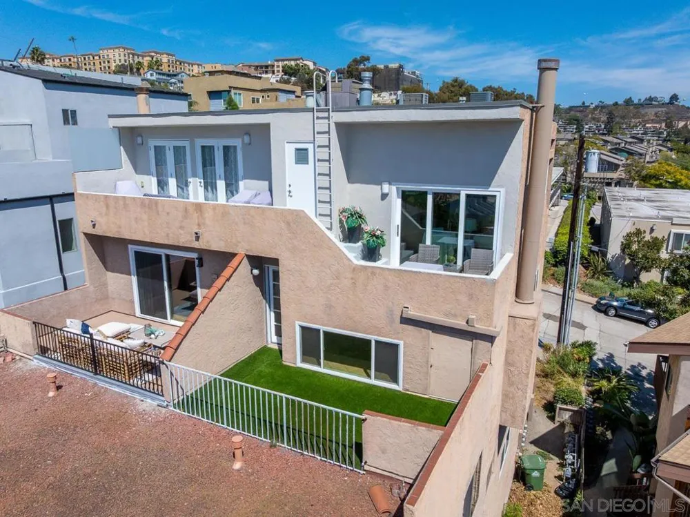 1124 Fresno Street #2 San Diego, CA 92110