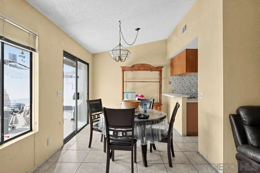 1382 Trenton #5 San Jacinto, CA 92583