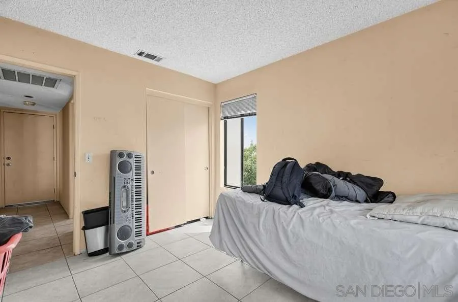 1382 Trenton #5 San Jacinto, CA 92583
