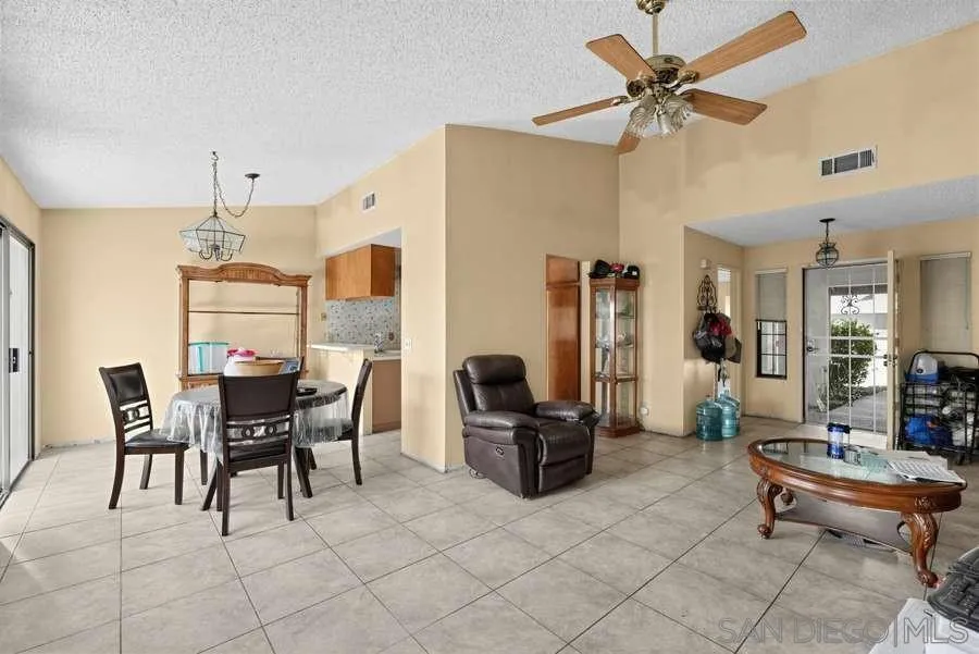 1382 Trenton #5 San Jacinto, CA 92583