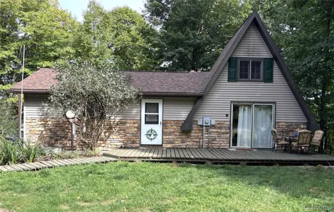 6906 Magpie Lane