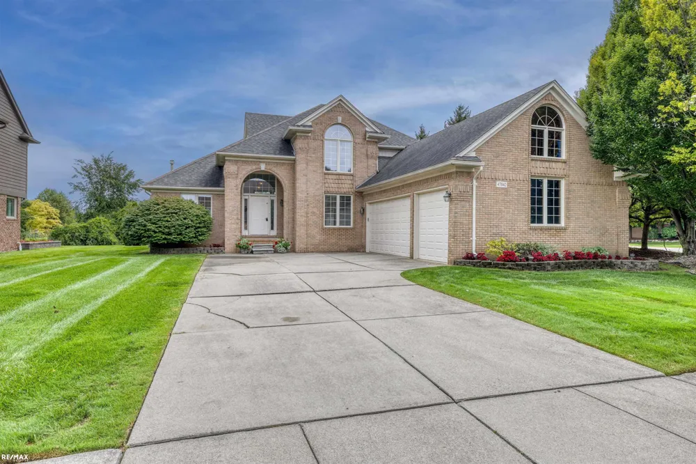 47042 Willingham Way Shelby Charter Township, MI 48315