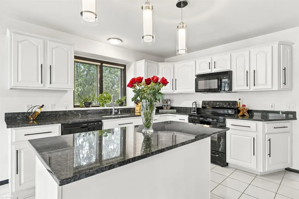 47042 Willingham Way Shelby Charter Township, MI 48315