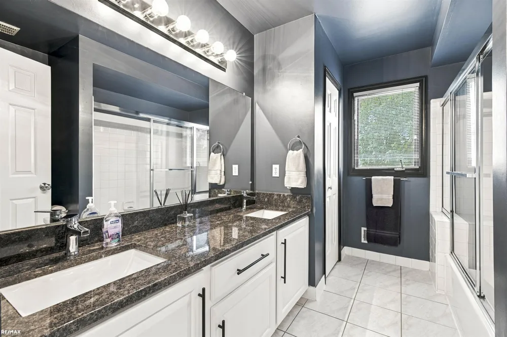 47042 Willingham Way Shelby Charter Township, MI 48315