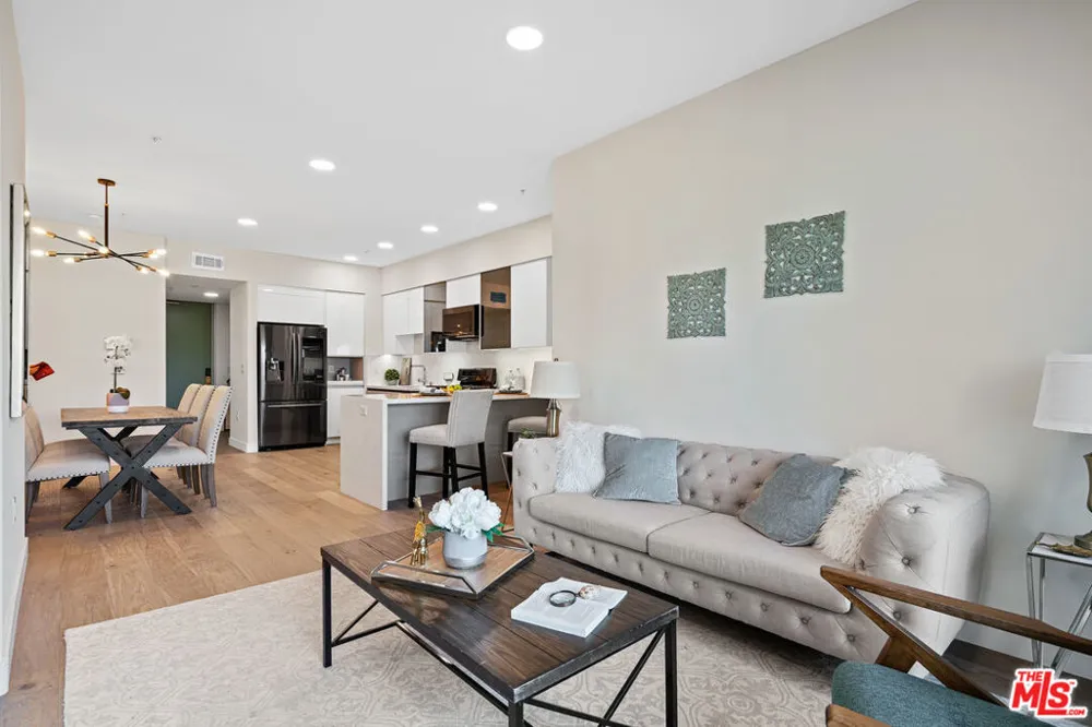 820 S Wilton Place #306 Los Angeles, CA 90005