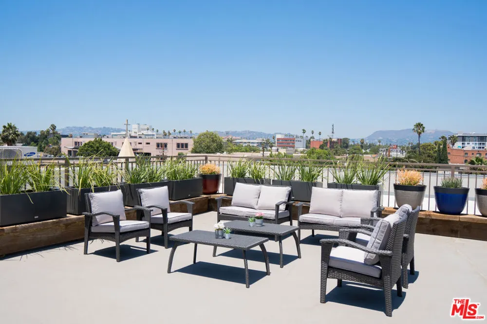 820 S Wilton Place #306 Los Angeles, CA 90005