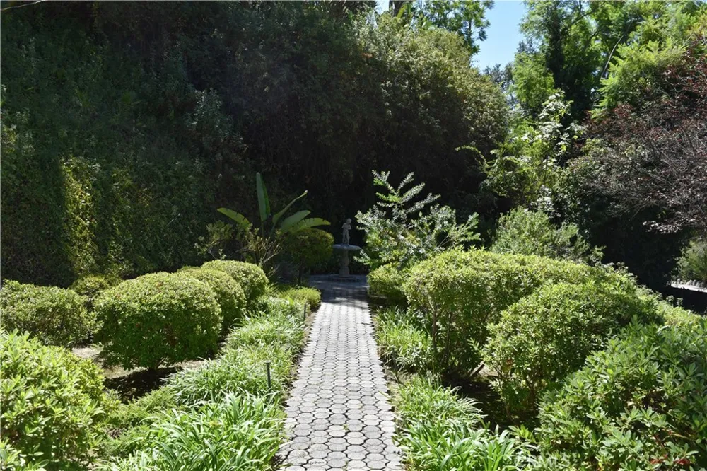 1620 Melwood Drive Glendale, CA 91207