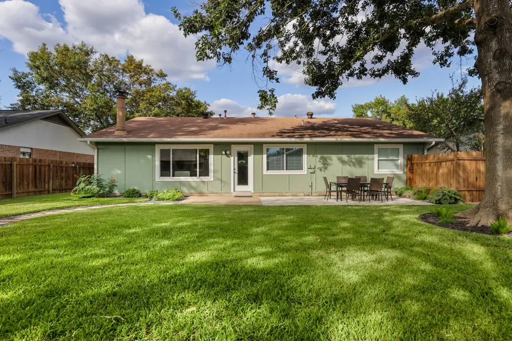 2505 Broken Oak Drive Austin, TX 78745
