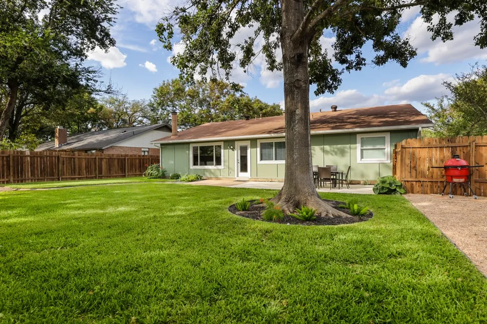 2505 Broken Oak Drive Austin, TX 78745