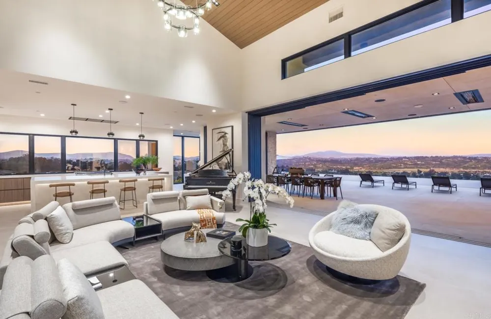15575 Las Planideras Rancho Santa Fe, CA 92067
