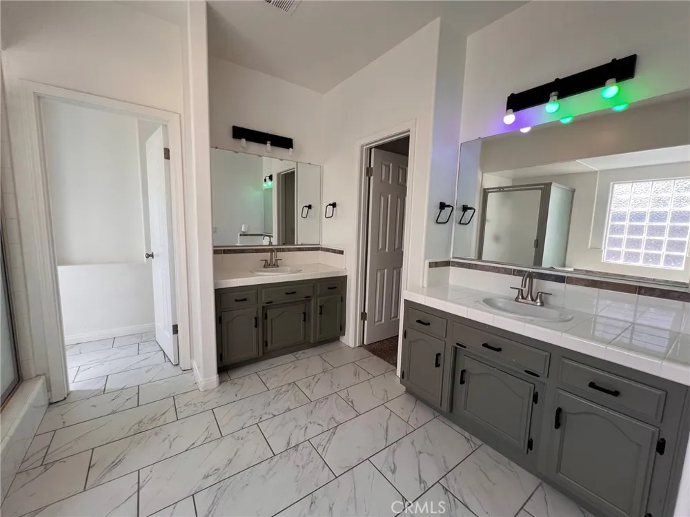 10106 Shoveldown Court Bakersfield, CA 93311