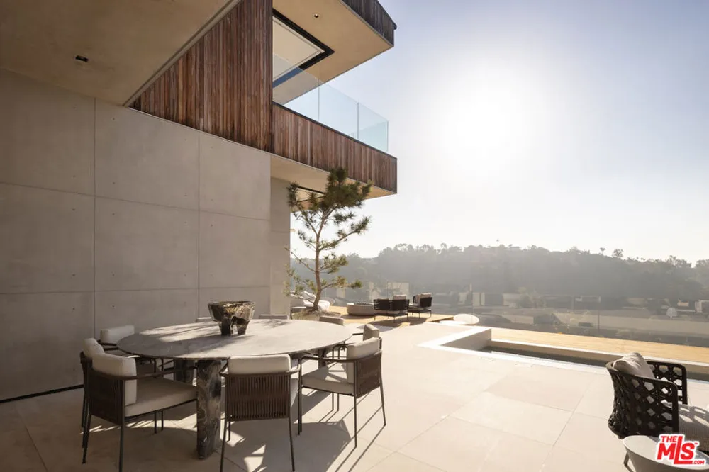 10733 Stradella Court Los Angeles, CA 90077