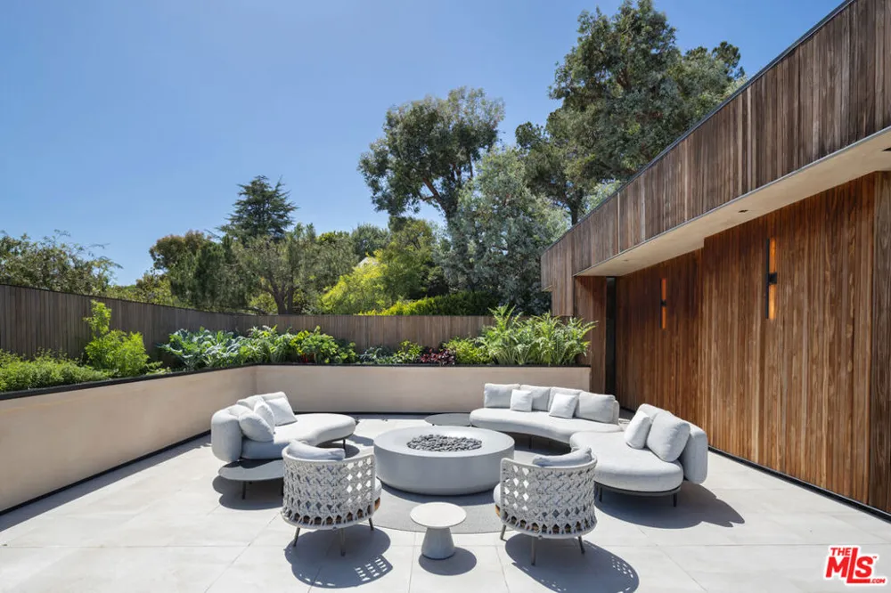 10733 Stradella Court Los Angeles, CA 90077