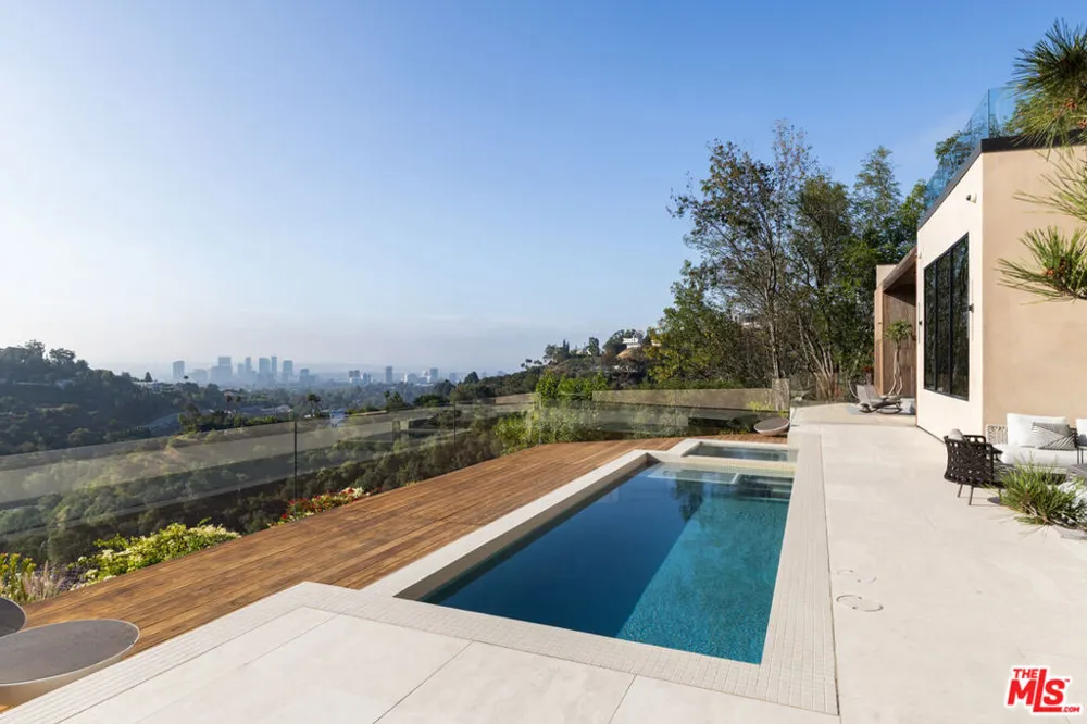 10733 Stradella Court Los Angeles, CA 90077
