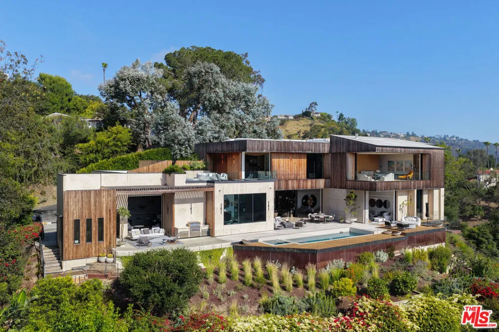 10733 Stradella Court Los Angeles, CA 90077
