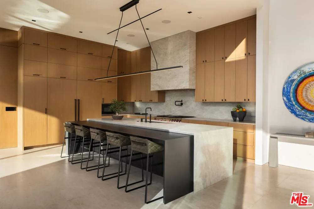 10733 Stradella Court Los Angeles, CA 90077