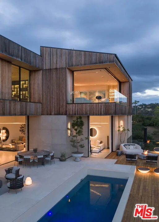 10733 Stradella Court Los Angeles, CA 90077