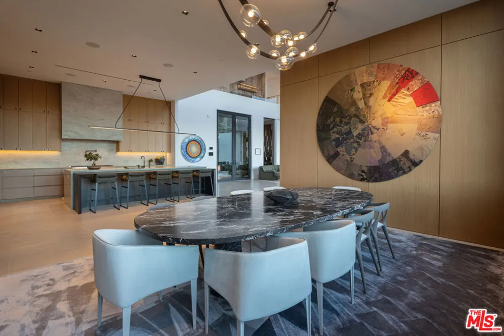 10733 Stradella Court Los Angeles, CA 90077