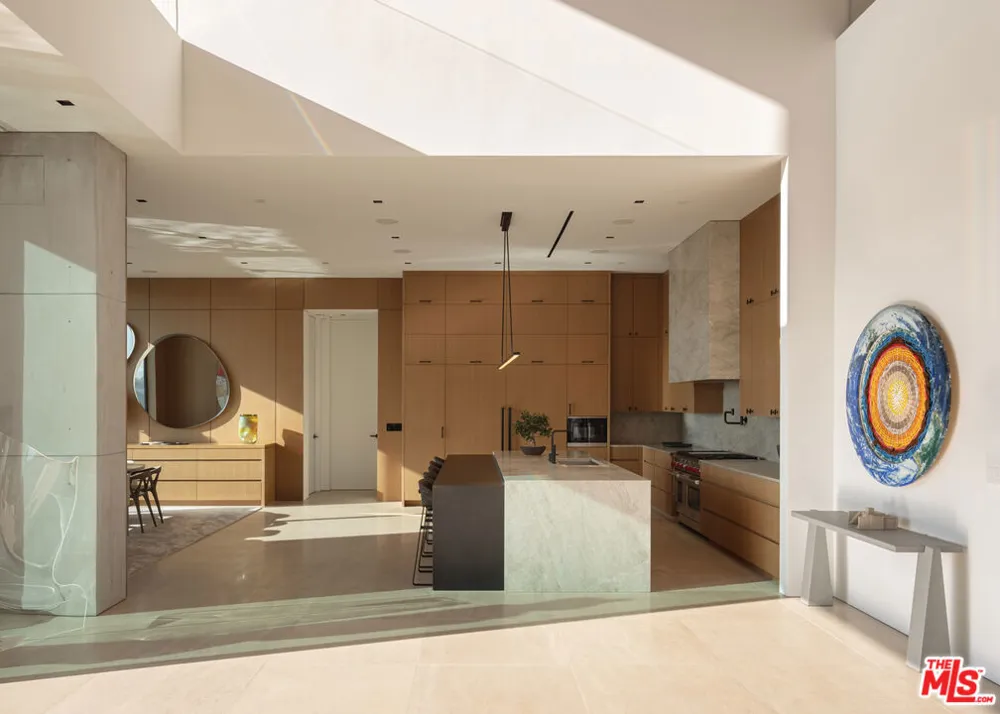 10733 Stradella Court Los Angeles, CA 90077
