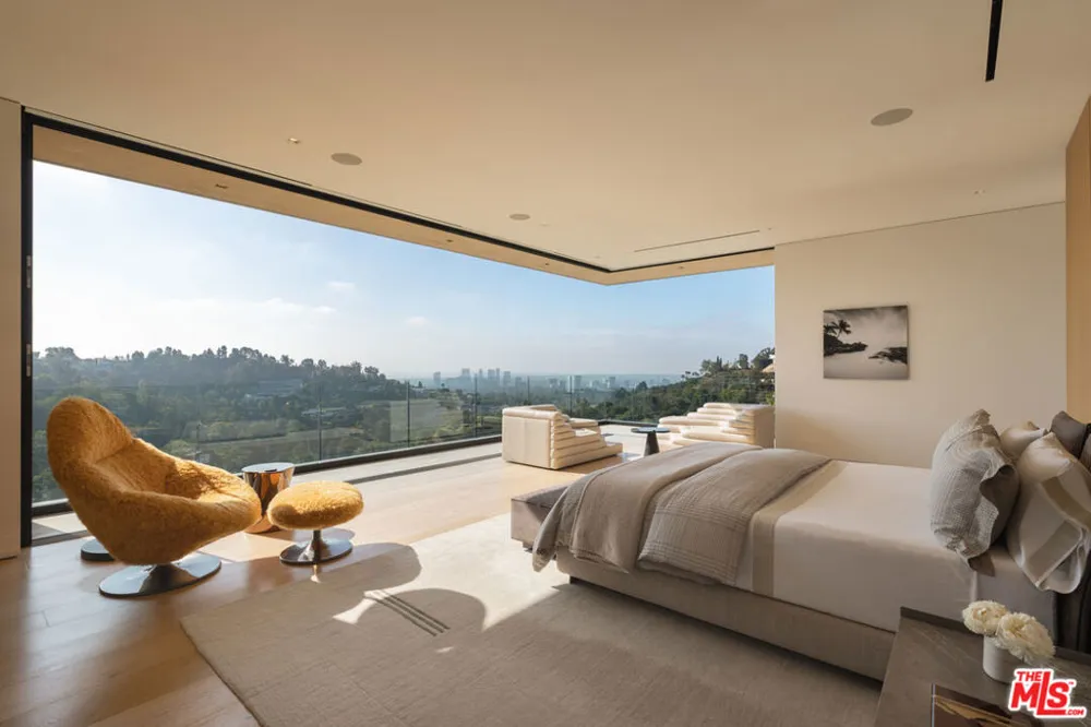 10733 Stradella Court Los Angeles, CA 90077