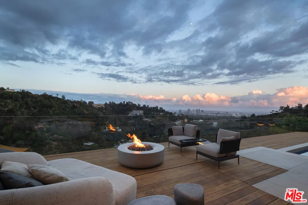 10733 Stradella Court Los Angeles, CA 90077