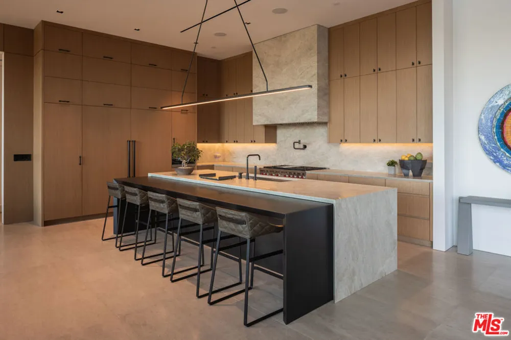 10733 Stradella Court Los Angeles, CA 90077