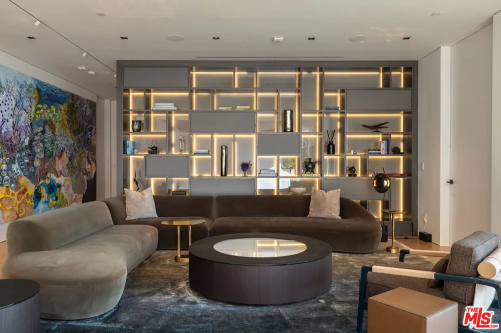 10733 Stradella Court Los Angeles, CA 90077