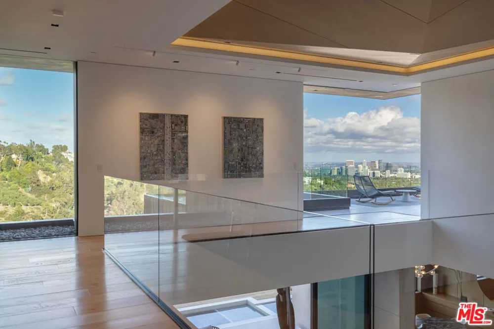 10733 Stradella Court Los Angeles, CA 90077