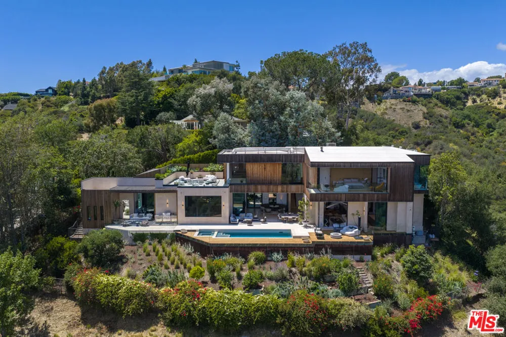 10733 Stradella Court Los Angeles, CA 90077