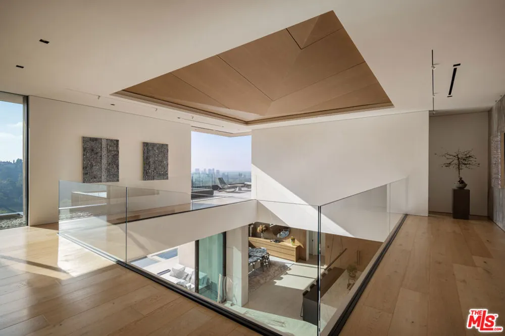 10733 Stradella Court Los Angeles, CA 90077