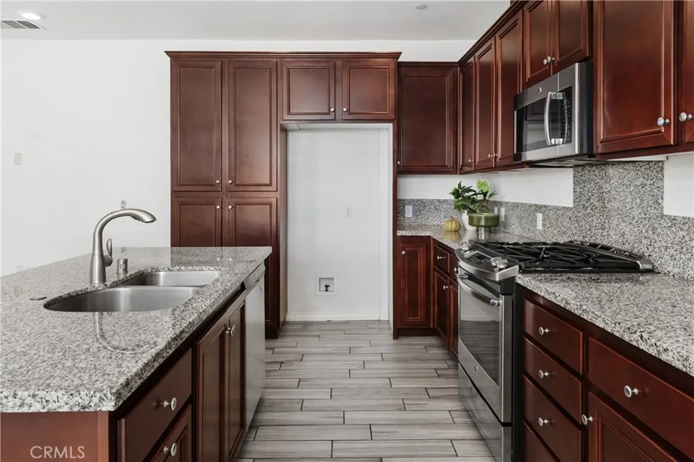 40410 Calle Real Murrieta, CA 92563
