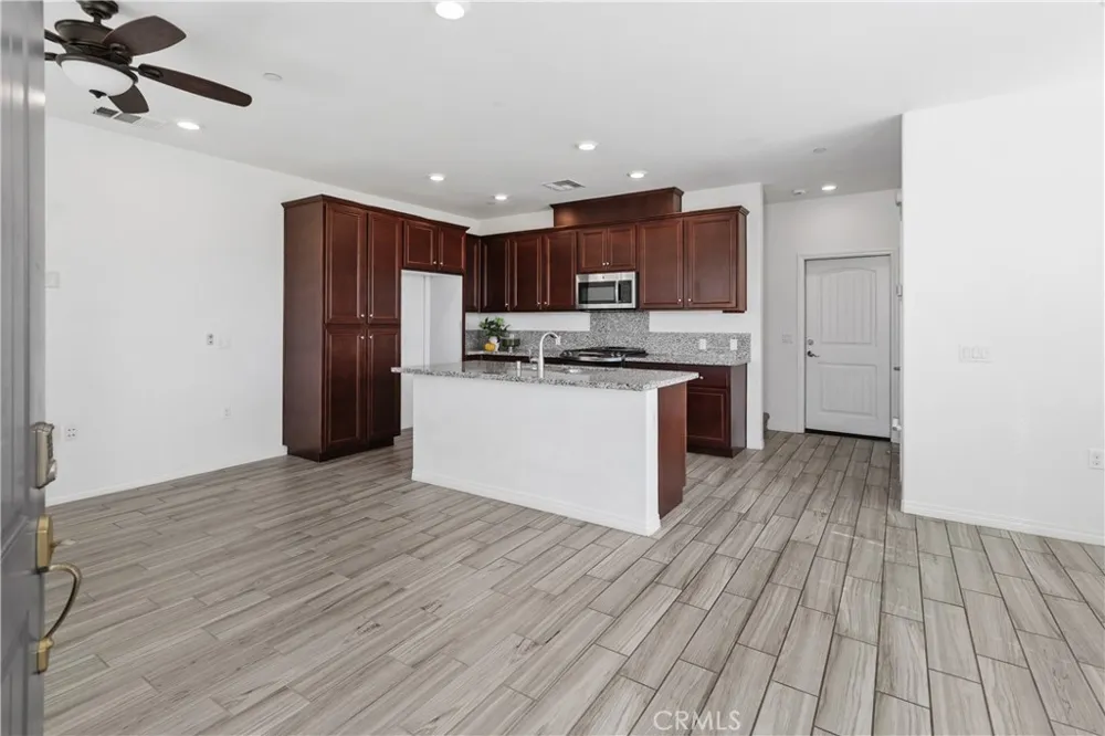 40410 Calle Real Murrieta, CA 92563
