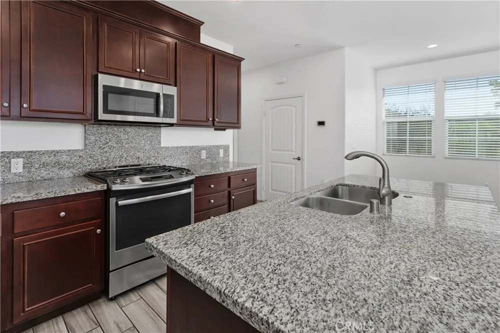 40410 Calle Real Murrieta, CA 92563