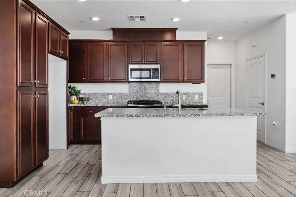 40410 Calle Real Murrieta, CA 92563