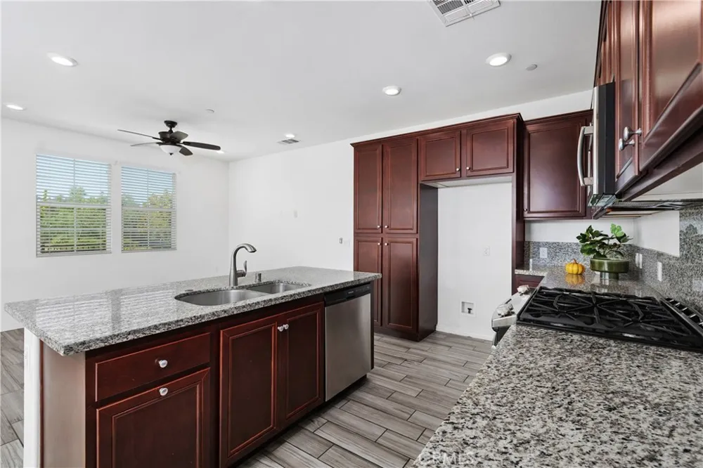 40410 Calle Real Murrieta, CA 92563