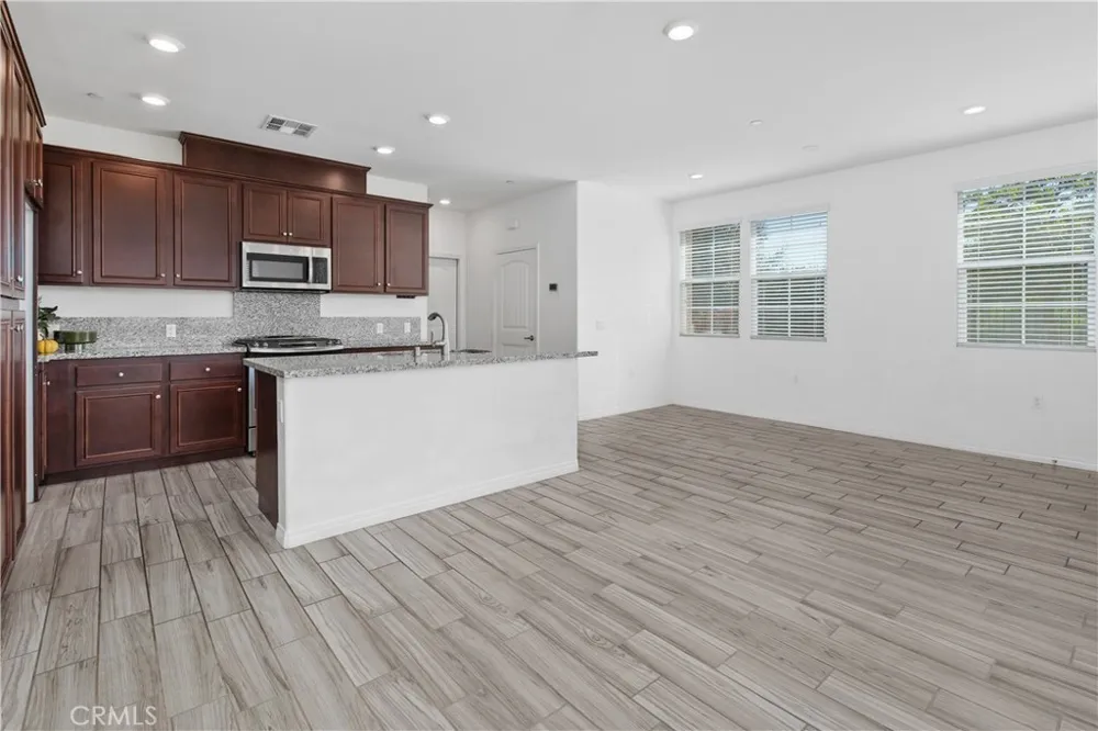 40410 Calle Real Murrieta, CA 92563