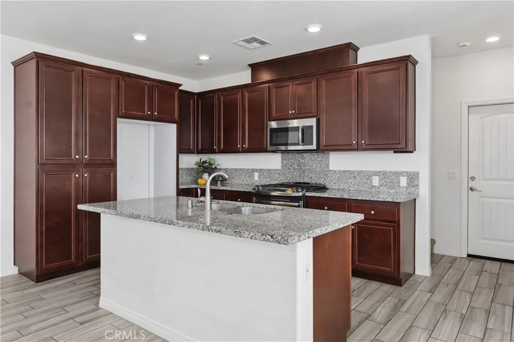 40410 Calle Real Murrieta, CA 92563