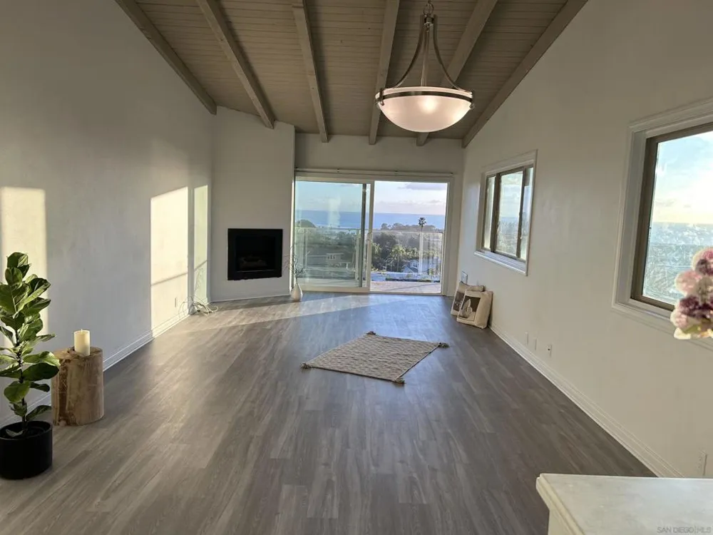 640 W Solana Circle #27 Solana Beach, CA 92075