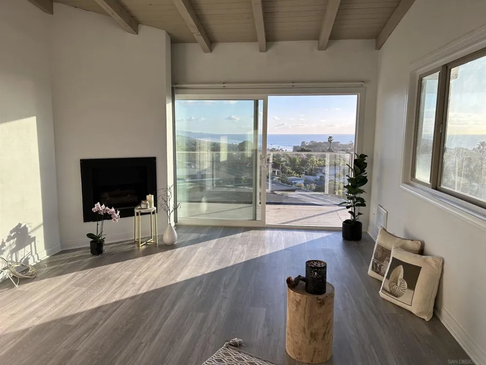 640 W Solana Circle #27 Solana Beach, CA 92075
