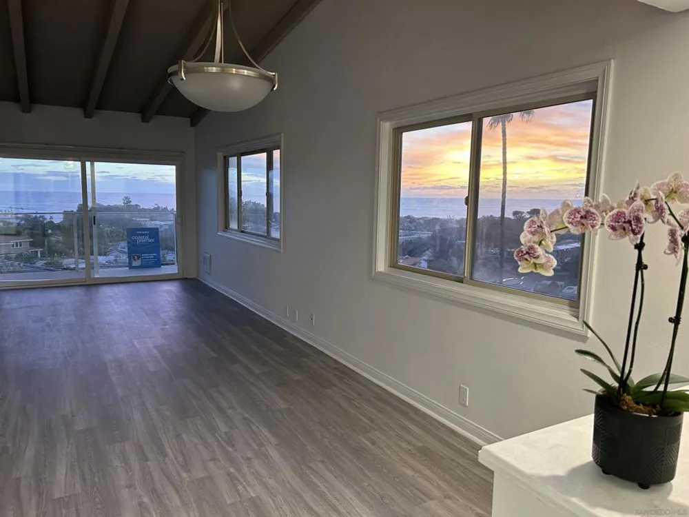 640 W Solana Circle #27 Solana Beach, CA 92075