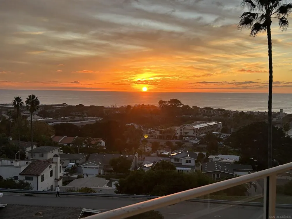 640 W Solana Circle #27 Solana Beach, CA 92075